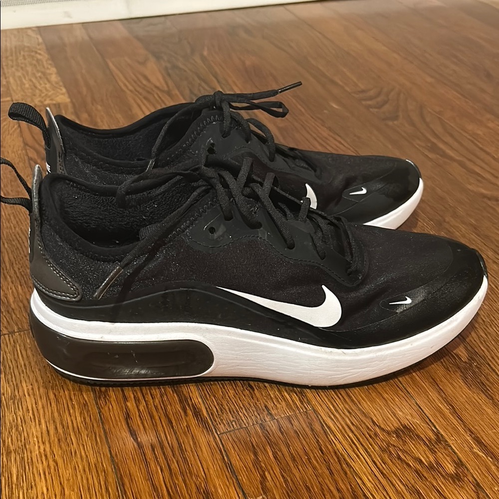 Nike Black and White Women's Sneakers